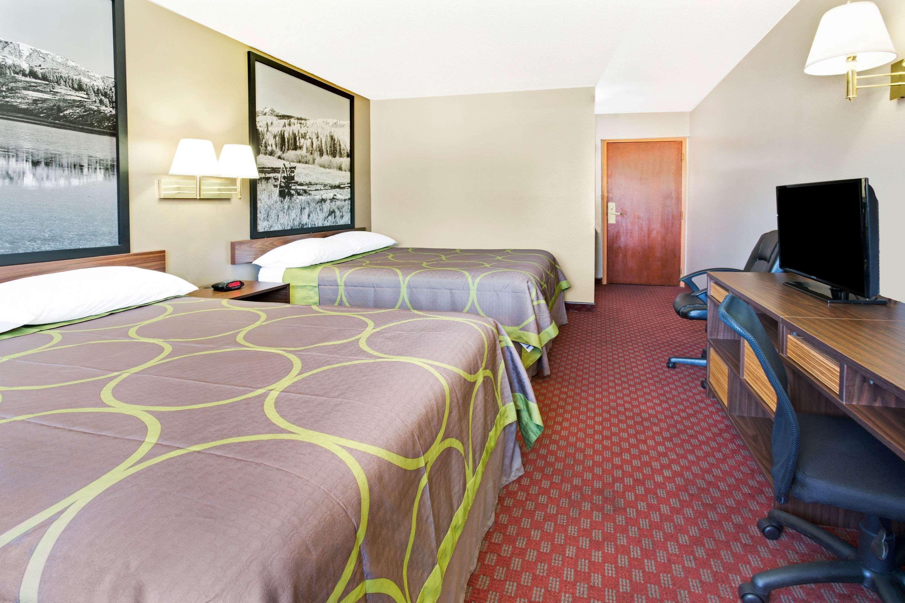 Super 8 By Wyndham Longmont/Del Camino Hotel Екстериор снимка