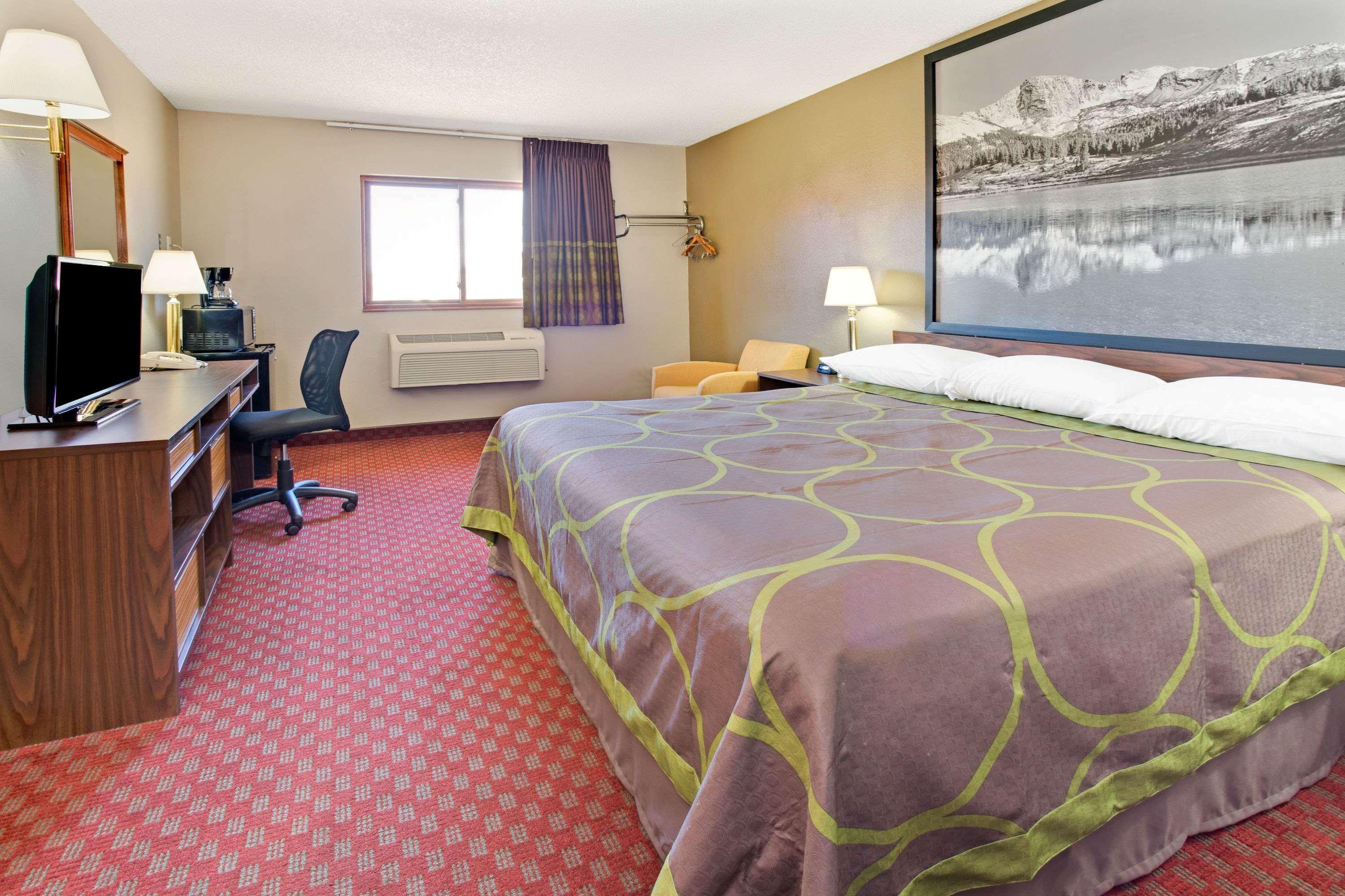 Super 8 By Wyndham Longmont/Del Camino Hotel Екстериор снимка