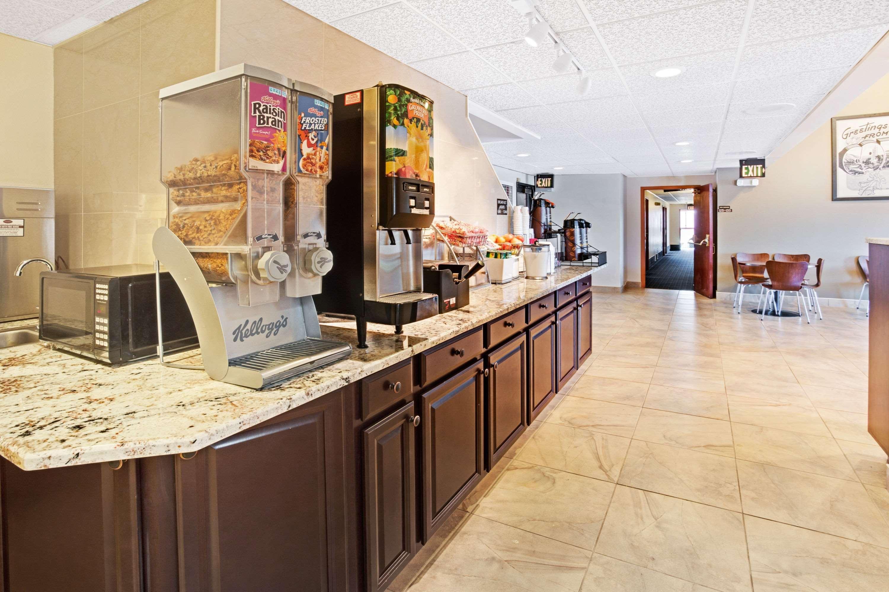 Super 8 By Wyndham Longmont/Del Camino Hotel Екстериор снимка