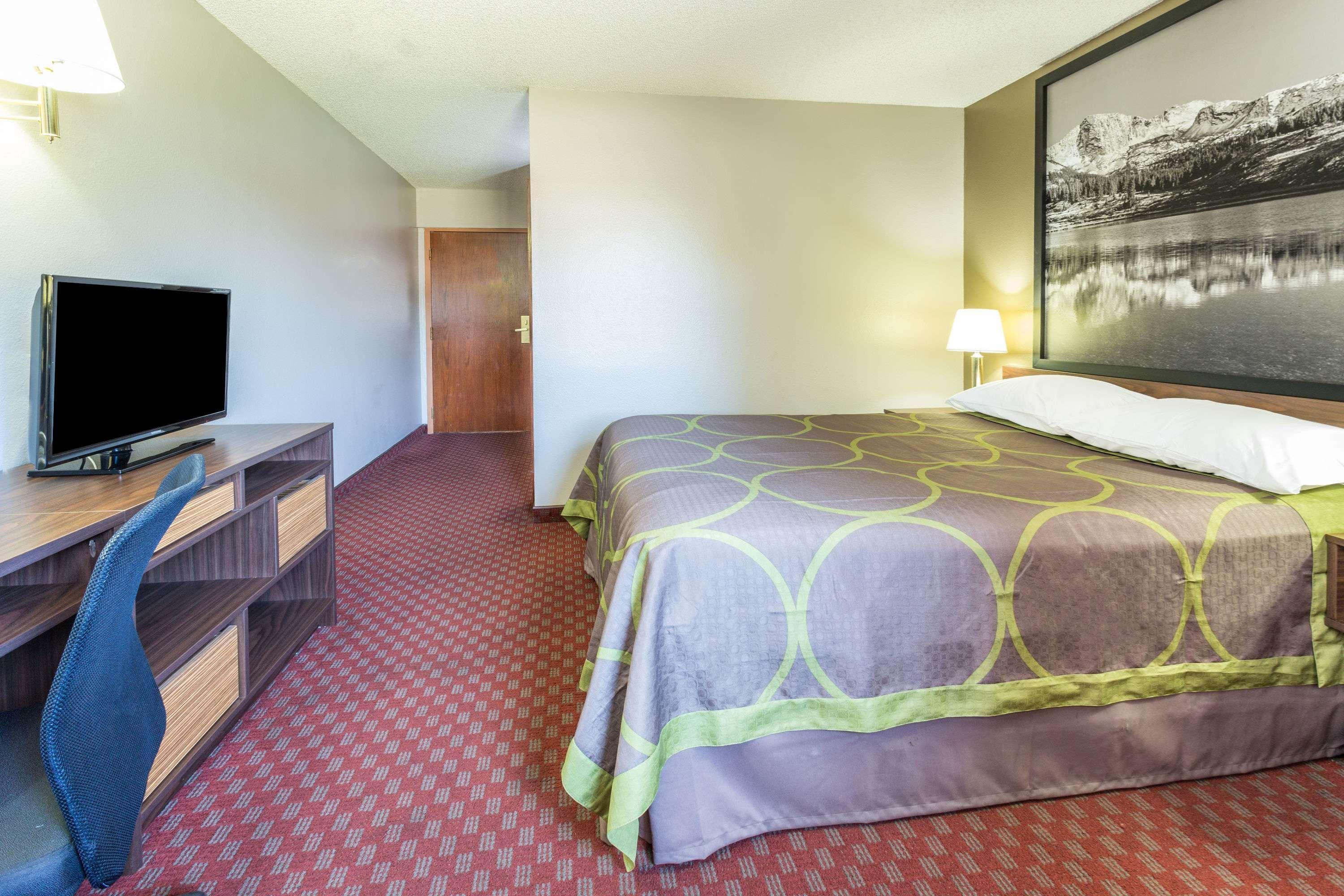 Super 8 By Wyndham Longmont/Del Camino Hotel Екстериор снимка