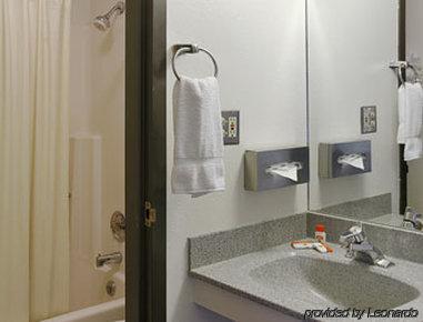 Super 8 By Wyndham Longmont/Del Camino Hotel Стая снимка